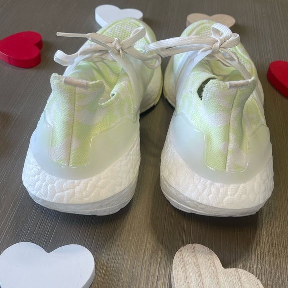 Adidas Ultra boost 22 Women Running Shoe - Almost Lime color - Picture 8 of 9